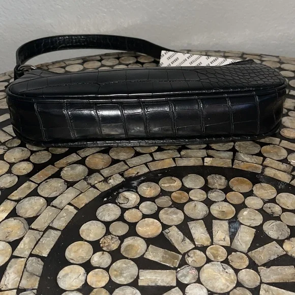 Vegan leather mini shoulder bag! 🖤 - Picture 4 of 5